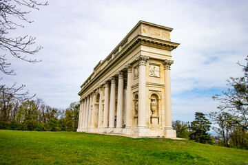 Fototapeta premium Historic colonnade on Reistna hill. Architectural landmark and cultural heritage site set in a scenic environment, suitable for travel, tourism, or landscape photography.