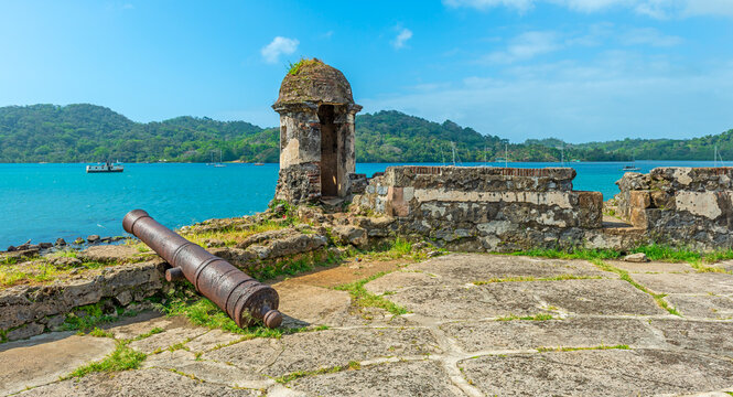 Spanish fortress ruin with cannon by Caribbean Sea to protect the custom from pirate attacks, Portobelo, Panama.