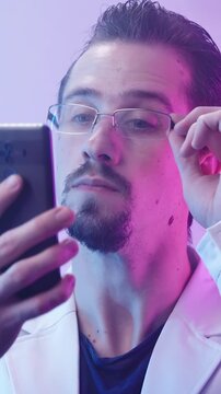 Web medical school influencer engaging in social media