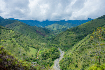 Obraz premium Green valleys and winding river in colombian mountains
