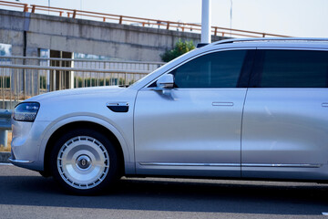 Obraz premium Chinese brand cars using Huawei's intelligent driving system are currently undergoing testing and trial drives.