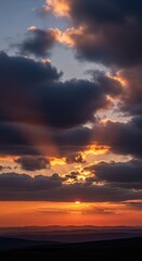 Obraz premium Dramatic Cloudscape at Sunset - A Symphony of Light and Shadow.