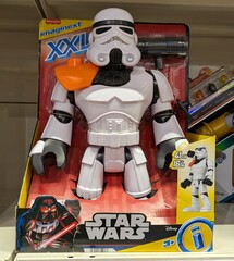 Obraz premium Figura de acción de Stormtrooper de Star Wars en juguetería Toy Planet en Madrid, España, 17 de enero de 2026