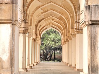 Obraz premium Qutub Shahi tombs are Islamic tombs and mosques Qutub Shahi dynasty located in the Ibrahim Bagh in Hyderabad, Telangana, India.