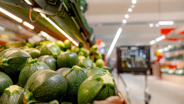 Shopping in a grocery store&rsquo;s produce aisle