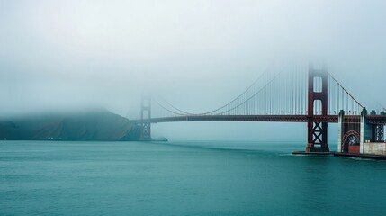 Obraz premium Foggy Golden Gate Bridge (1)