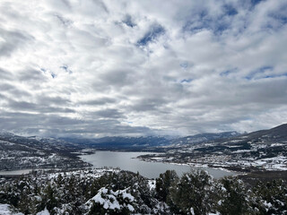 paisaje de monta&ntilde;as nevadas en Lozoya sierra de Madrid
