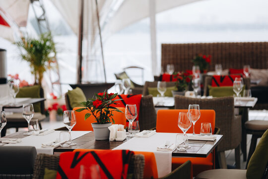 Elegant Outdoor Restaurant Seating Arrangement