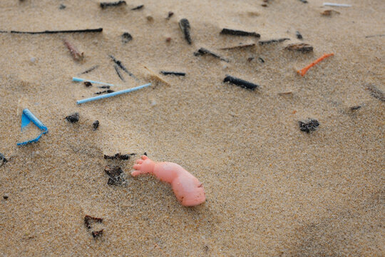 Un morceau de jouet rachet&eacute; par l'oc&eacute;an (Le Porge 33) 