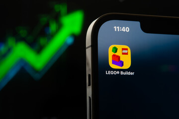 Fototapeta premium LEGO Builder icon on screen with growth chart representing brand value and toy market concept. Sonora, Mexico - January 27, 2026