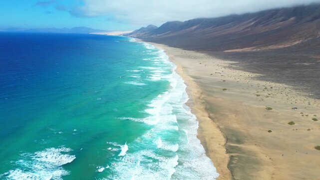 lot dronem nad plażą Cofete na Wyspie Kanaryjskiej- Fuenteventura w Hiszpani