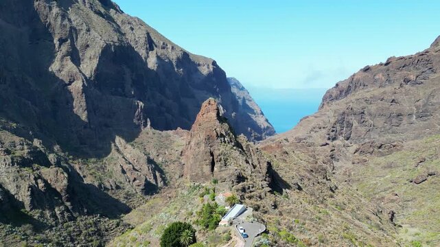 widok z drona na wieś Masca na Teneryfie, Wyspy Kanaryjskie, Hiszpania, Europa, 4K/60 fps
