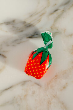 Strawberry candy, bon bon