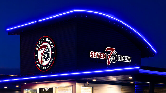 New Hartford, NY - Jan 23, 2026: 7 Brew (7B) Coffee-shop storefront in night view, 7B is a drive-through only coffee chain known for its double drive-thru lanes, focus on speed and customer service