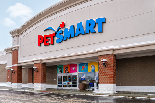 New Hartford, NY - Jan 26, 2026: PetSmart LLC, a U.S. pet supply retailer founded in 1986, is shown with a branded storefront and colorful pet panels during winter conditions