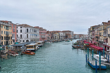Obraz premium Panoramic view of the Venice Grand Canal from Rialto Bridge, Italy