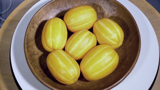 4K UHD food B-roll featuring chamoe (Korean melon) in a wooden basket with a smooth zoom-in move for premium, clean food visuals.