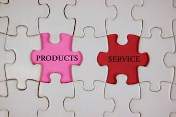 Fototapeta premium Pink 'PRODUCTS' and red 'SERVICE' puzzle pieces symbolize collaboration and integration.