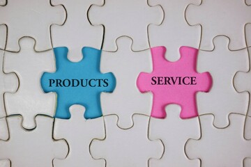 Fototapeta premium Blue 'PRODUCTS' and pink 'SERVICE' puzzle pieces symbolize collaboration and integration.