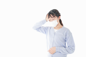 風邪をひいた若い女性