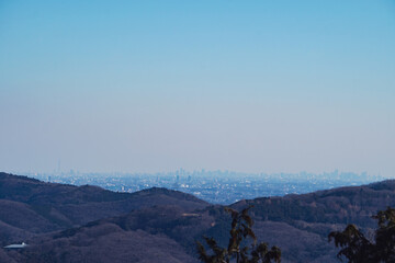 日本：官ノ倉山から見るスカイツリーがある東京方面【外秩父七峰縦走ハイキングコース】埼玉県小川町