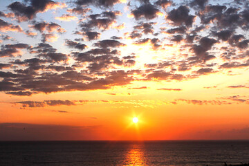 Fototapeta premium Beautiful sunset on the sea with clouds