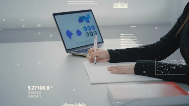 ノートパソコンを使って勉強する女性と統計データのコンセプト
