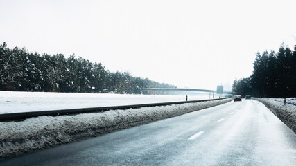 Obraz premium Trees have fallen in the forest due to snow, trees are lying on the roads, roads are closed, snow chaos in Germany, shoveling snow, snow in the forest, snow on the cars, snow in the village
