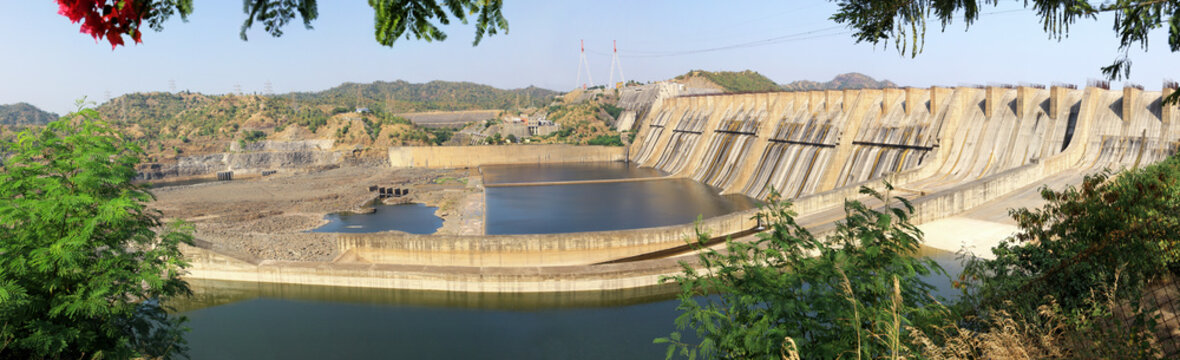 view of the dam on the river