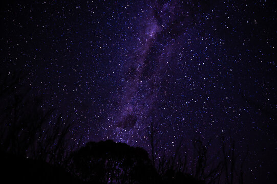 A milky way seeing from below on a night with the sky full of stars
