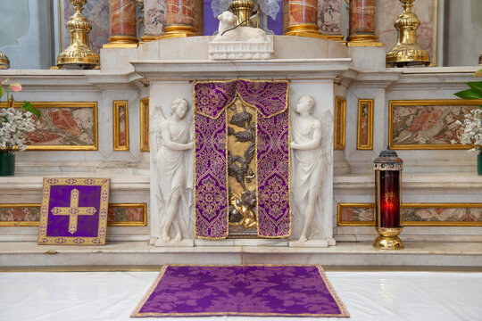 Marble tabernacle during Advent