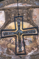 Kreuz im Dom von Monza