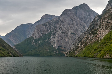 Obraz premium Auf dem Koman-See