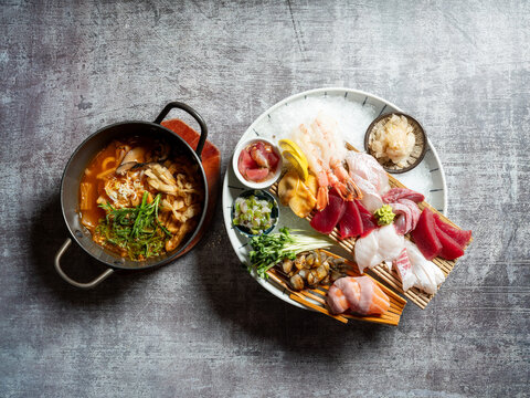 Various kinds of fresh sashimi