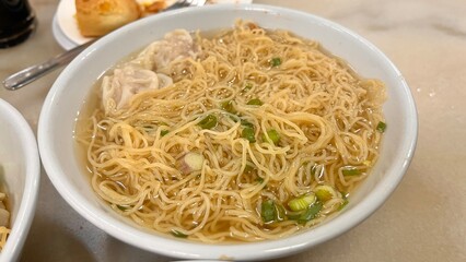 noodles with chicken and vegetables