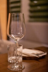Empty wine glass on the table, with blur background in the restaurant