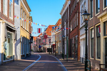 Obraz premium Charming city center of Brielle featuring historic Dutch facades in South Holland, the Netherlands