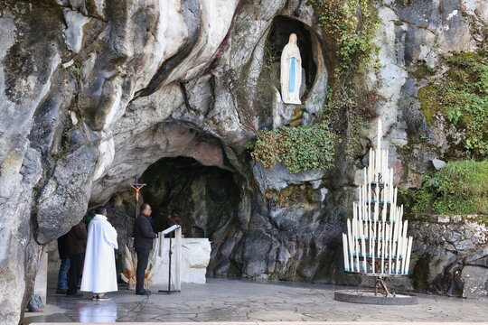 La Grotte de Lourdes de Notre dame du Rosaire de Lourdes