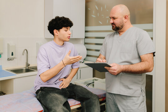 Urologist consults a patient to discuss urinary symptoms and medical history.