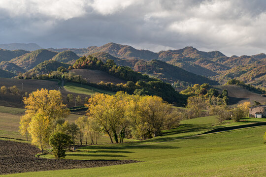 Autumn view of the hills and countryside near Sant&rsquo;Angelo in Vado in the interior of the province of Pesaro-Urbino, Marche, Italy
