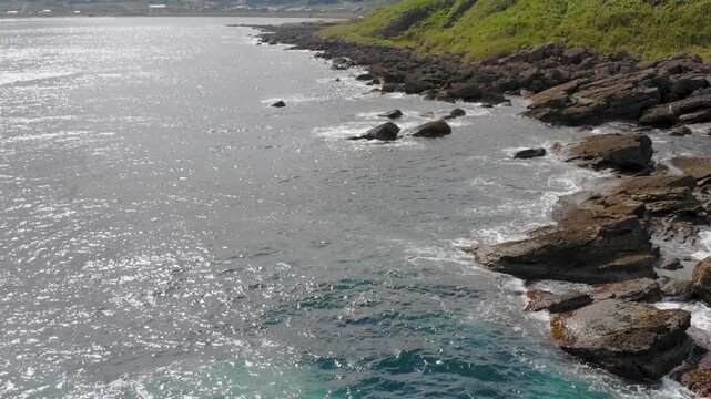 【4K空撮】能登・五十洲。4mの隆起前の海岸線を真っ直ぐ前進。震災前記録アーカイブ（2023年撮影）