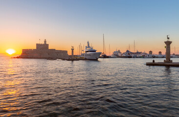 Fototapeta premium Sunrise at the Mandraki Harbor in Rhodes, Greece
