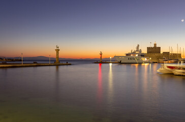Fototapeta premium Sunrise at the Mandraki Harbor in Rhodes, Greece