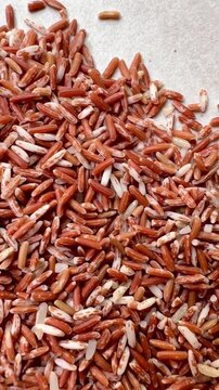 Organic Sangyot brown rice, an indigenous Thai rice variety, is rich in nutrients, fiber, and antioxidants, reflecting the concept of clean food, a healthy lifestyle, and sustainable agriculture 