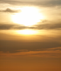 Obraz premium The sun is shining through the clouds