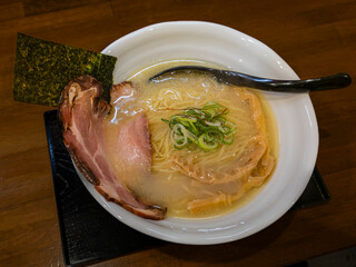 鶏白湯ラーメン　日本の麺料理