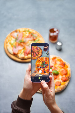 Taking photo of pizzas by smartphone