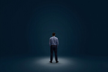 Obraz premium businessman looking at the future