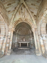 Obraz premium Stone altar inside apse of San Andres Church in Aguilar de Campoo