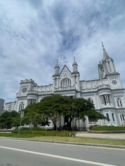 Obraz premium Historic church architecture with cloudy sky and urban surroundings